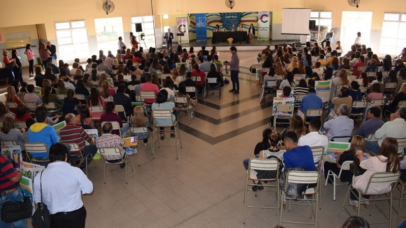 Capacitan a docentes para la implementación del Plan ENIA