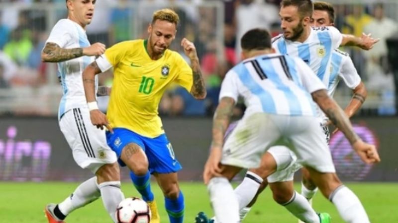 Argentina perdió en tiempo de descuento ante Brasil