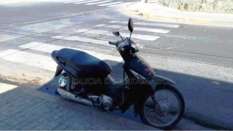 Derrapó con la moto y se golpeó una nena de 4 años