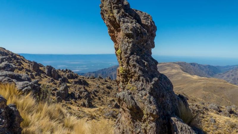 Imperdibles paisajes de Catamarca desde el cerro Crestón