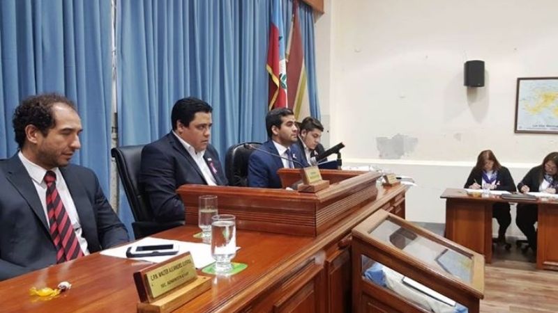 Aprobaron iluminar de rosa el monumento a la Mujer Aborigen