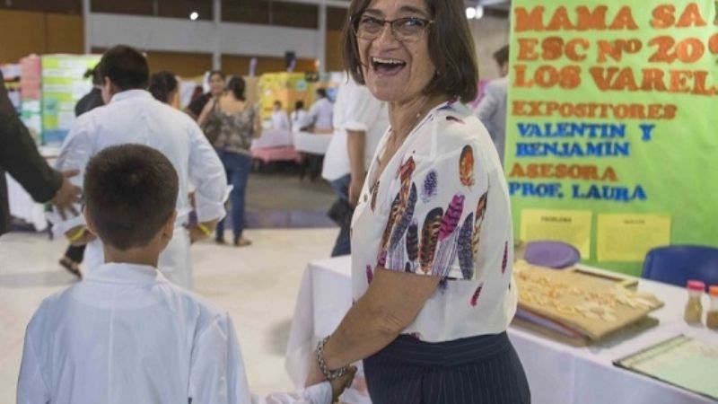 La Gobernadora visitó la feria de ciencia