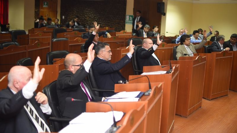 El Senado aprobó pedidos de obras para escuelas y rutas de la provincia