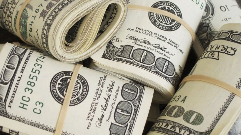 El dólar baja en el segundo día de la banda de flotación