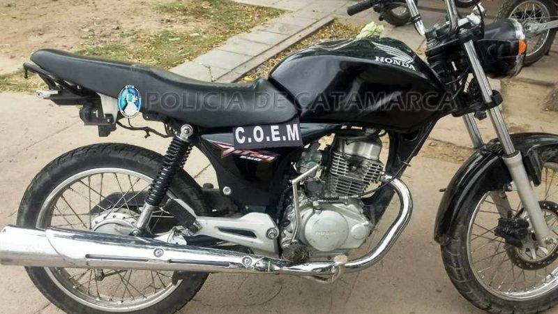 Menores intentaron apuñalar a un policía