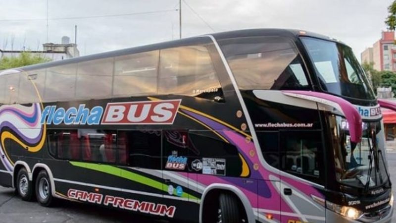 Denuncian al menos 40 despidos en Flecha bus