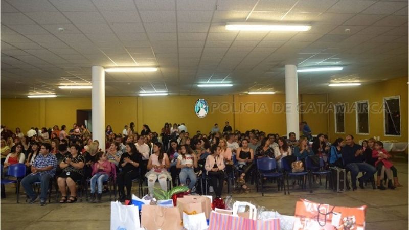 Agasajo a las Madres que trabajan en la Policía