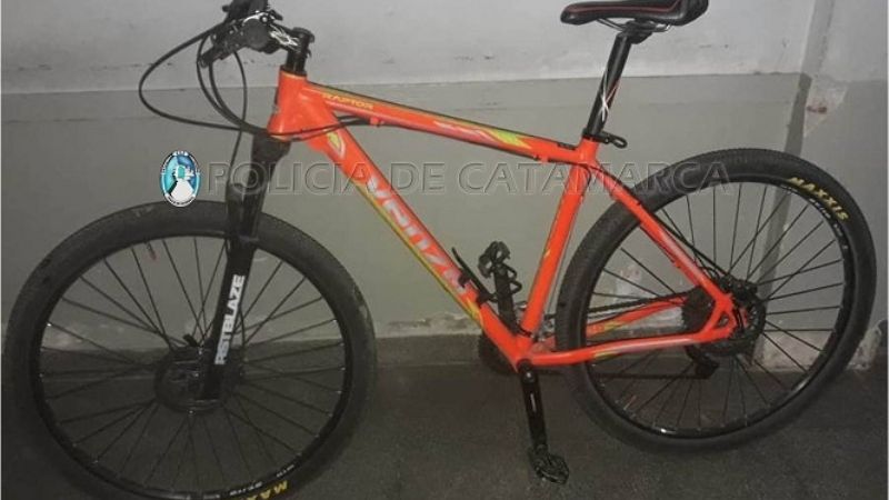 Mamá devolvió una bicicleta robada que había dejado su hijo