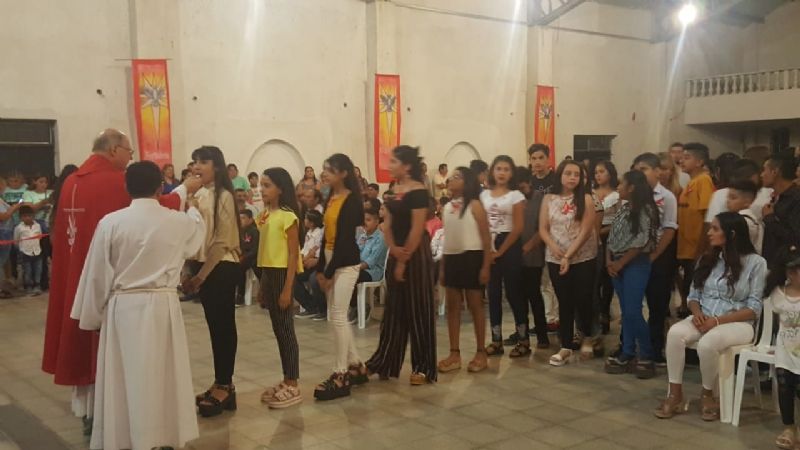 Cerca de 90 chicos confirmaron su fe en la parroquia de San Jorge