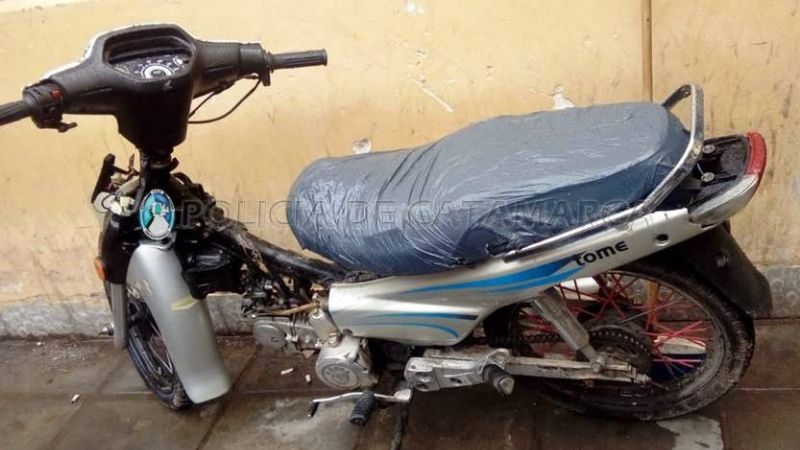 Le secuestran una moto sin papeles a un adolescente