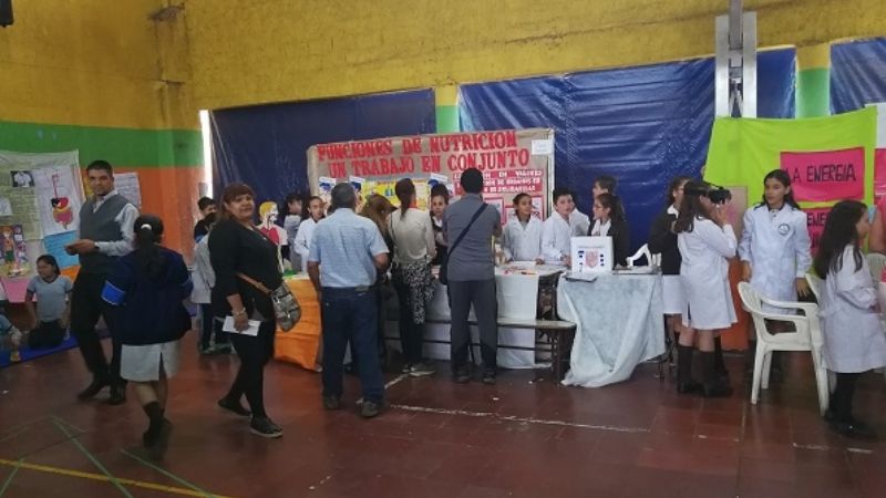 Colorida muestra de Ciencia en el Colegio del Carmen