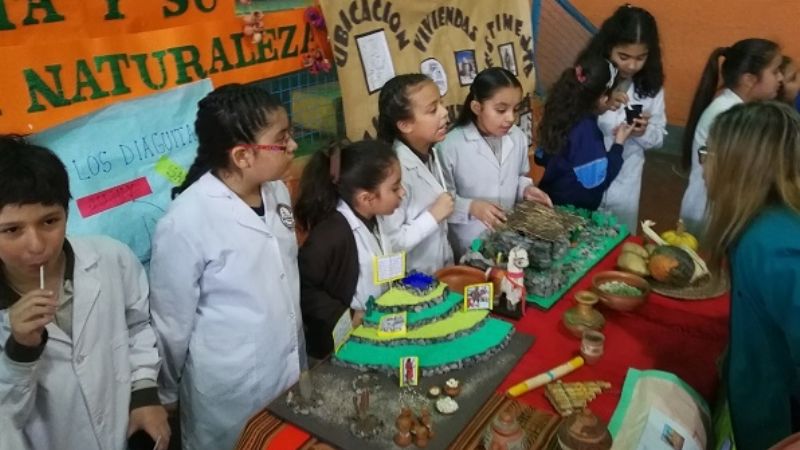 Colorida muestra de Ciencia en el Colegio del Carmen