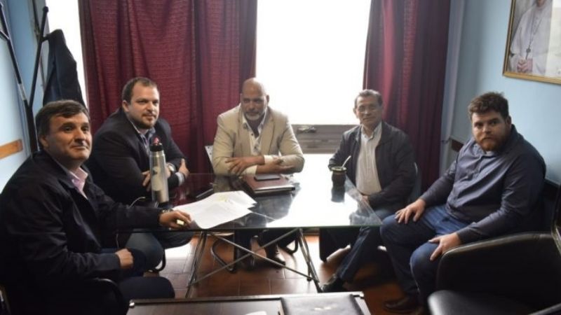 Micone se reunió con Diputados