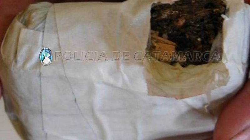 Detienen a dos sujetos que llevaban 100 gramos de marihuana en un colectivo