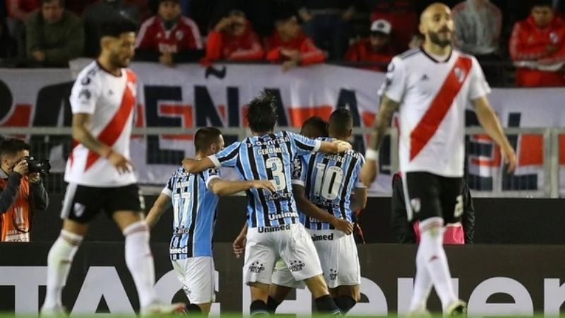 Gremio venció 0-1 a River en el Monumental