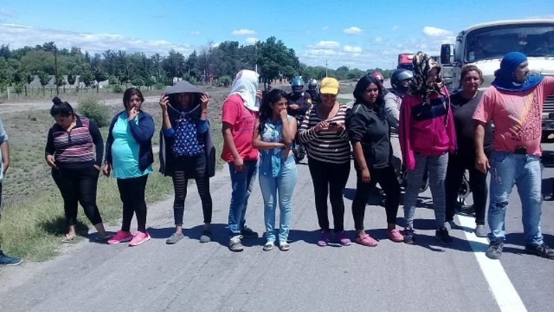 Vecinos cortan Ruta 38