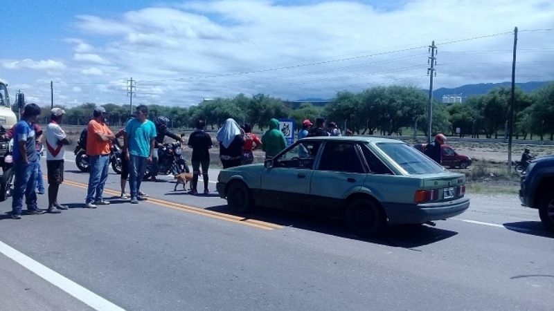 Vecinos cortan Ruta 38