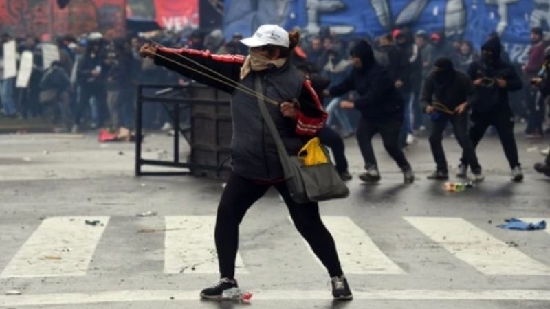 Congreso: al menos doce detenidos y tres heridos