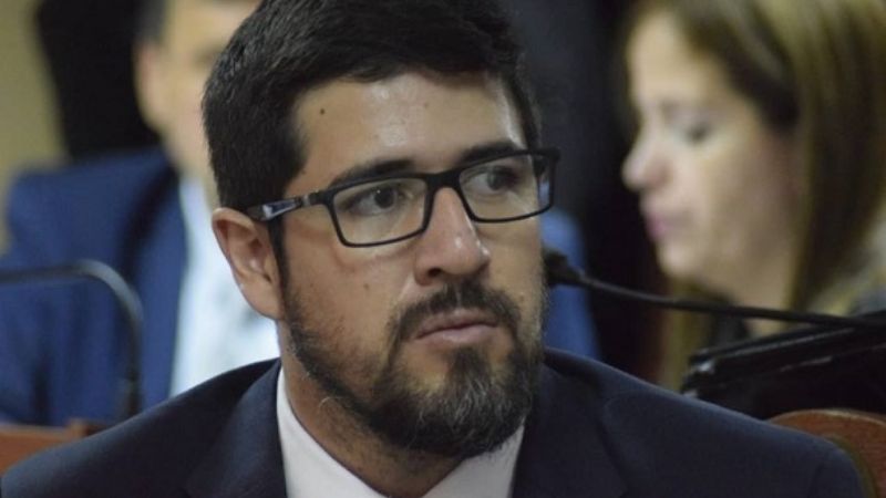 Media sanción a Ley de Responsabilidad en el Encargo de Sellos y Membretes