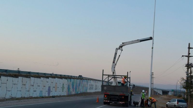 Denuncian vandalismo en la obra de iluminación en la Circunvalación