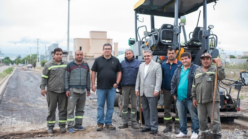 Avanza la pavimentación de nuevos barrios de la zona oeste