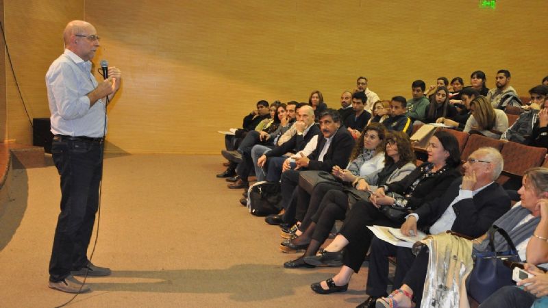 Fama disertó a 100 años de la Reforma Universitaria