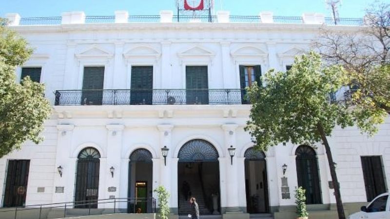 El empleo público casi no crece