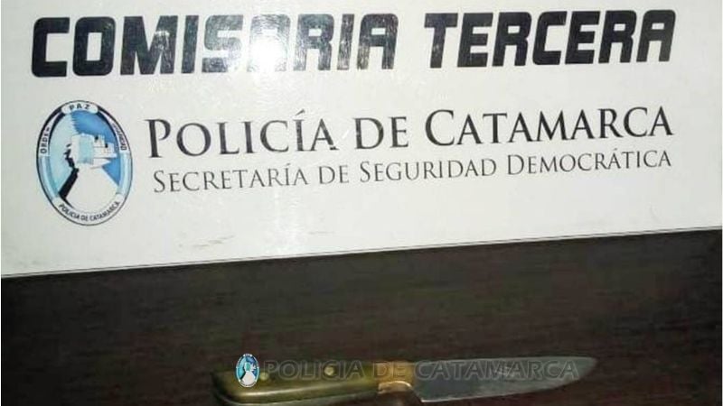 Conducía una moto en contramano y lo atraparon con un cuchillo