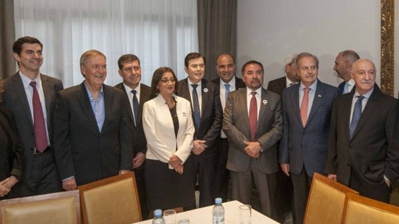 La Gobernadora en la reunión del ATACALAR