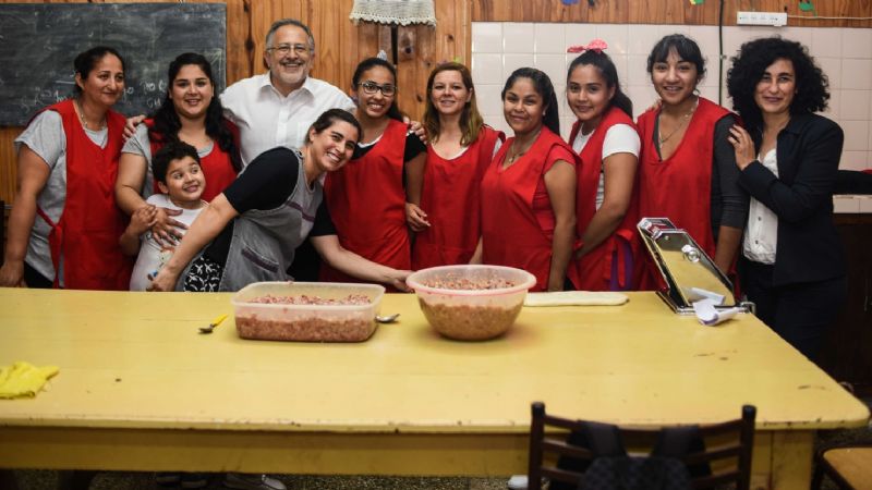Solá Jais visitó la Escuela para Adultos “Sagrado Corazón de Jesús”