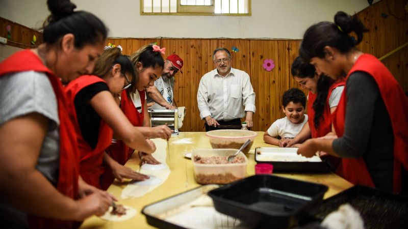 Solá Jais visitó la Escuela para Adultos “Sagrado Corazón de Jesús”