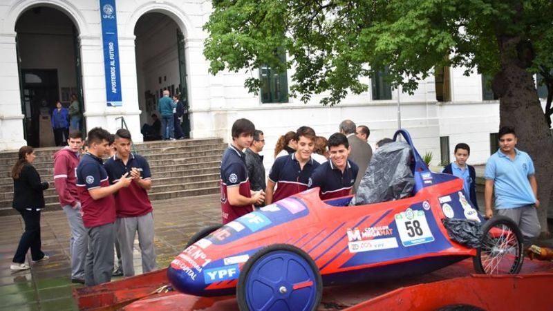 Alumnos de la ENET Nº1 presentaron su auto ecológico
