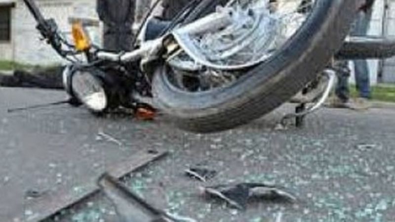 Derrapó en una moto y resultó lesionado
