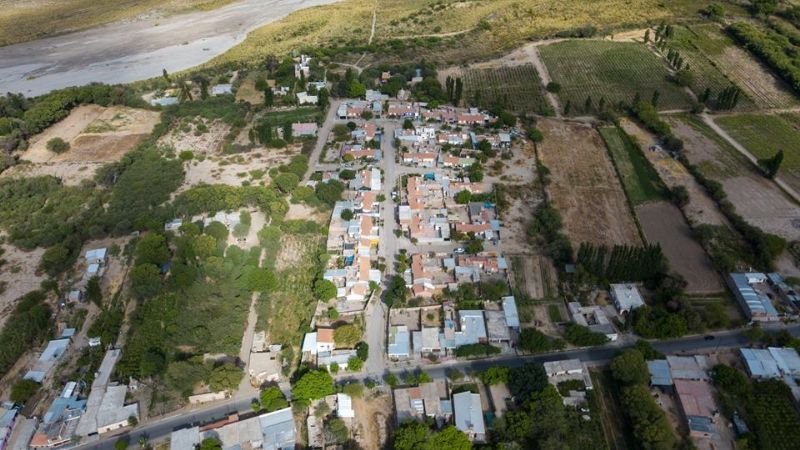 Se realizó el riego de imprimación en el barrio San Juan Bautista