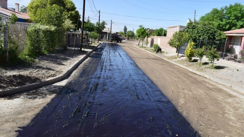 Se realizó el riego de imprimación en el barrio San Juan Bautista