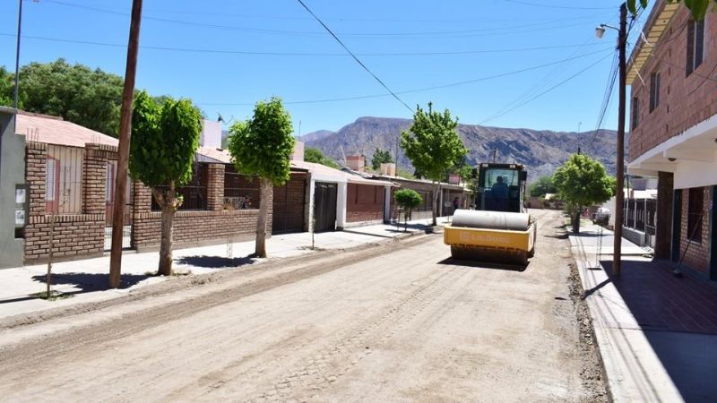 Se realizó el riego de imprimación en el barrio San Juan Bautista