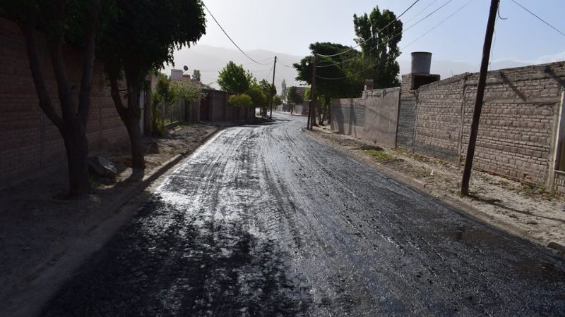 Se realizó el riego de imprimación en el barrio San Juan Bautista