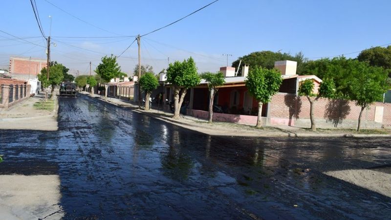 Se realizó el riego de imprimación en el barrio San Juan Bautista