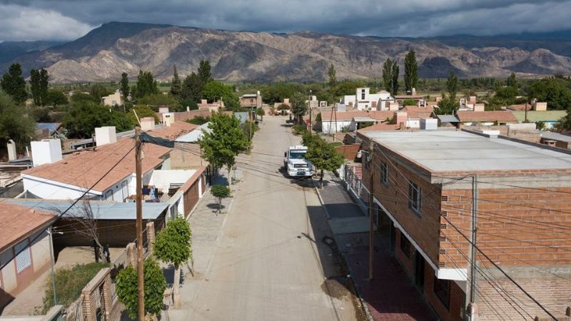 Se realizó el riego de imprimación en el barrio San Juan Bautista