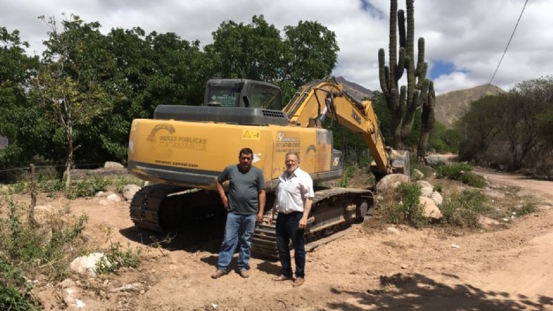 Sola Jais junto al intendente Guzmán en la obra del encauzamiento del río