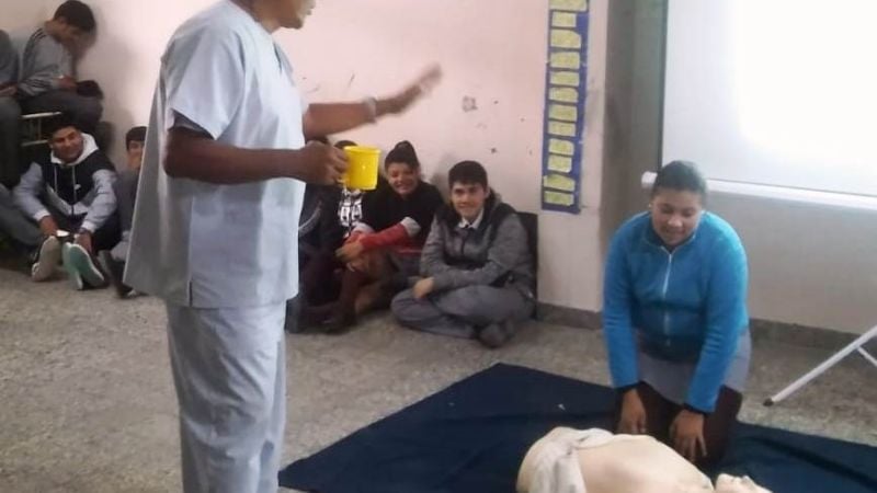 Continúan las capacitaciones en escuelas para adolescentes