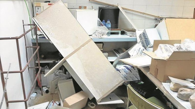 Vándalos provocaron destrozos en una escuela