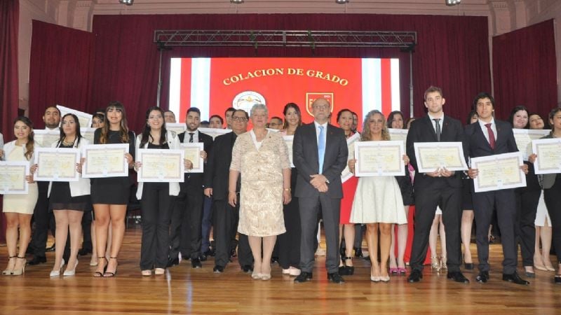 Colación de grado de 60 nuevos profesionales en Ciencias Económicas