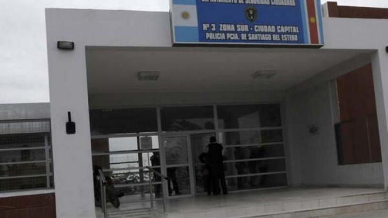 Mujer policía apaleó a la amante de su marido guardiacárcel