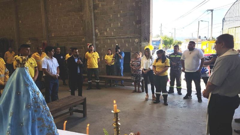 La Virgen visita la base de la Brigada de Lucha contra Incendios Forestales