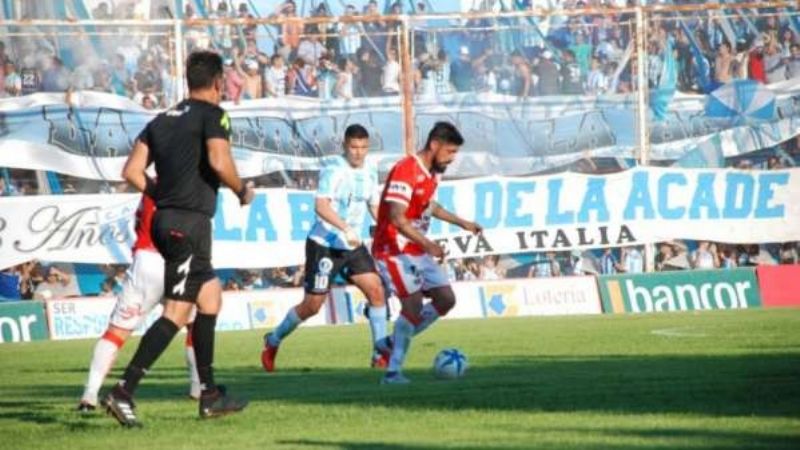 Racing ganó en el debut de “Mostaza”; se cae el “Santo”