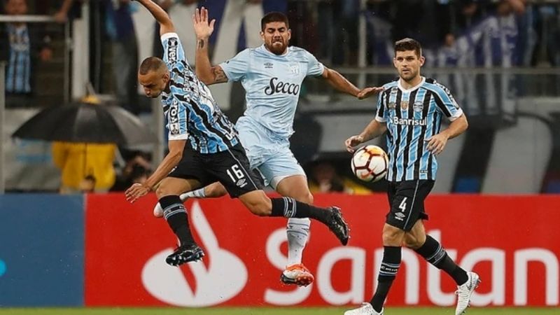 Gremio goleó a Atlético Tucumán y enfrentará a River