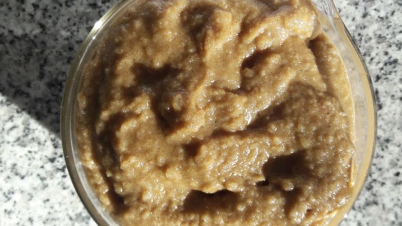 Cuando el Chañar se lastima, llora “caramelo del monte”