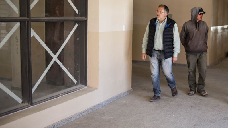 La obra de la Escuela de Laguna Blanca tiene un avance del 80%