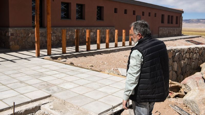 La obra de la Escuela de Laguna Blanca tiene un avance del 80%